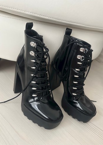 36 Beden siyah Renk Zara Bot