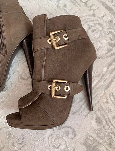 Nine West Bot ????