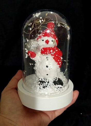Led ışıklı cam fanusda kardan adam