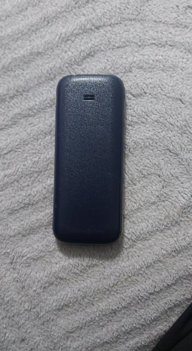 SAMSUNG Siyah-Sarı Basit Tuşlu Telefon - Görsel 2