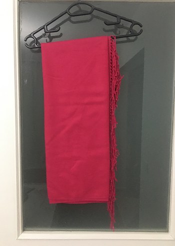 Kırmızı Dökümlü Kadın Şal