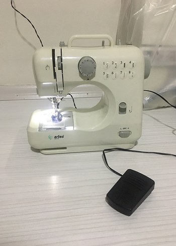 Beyaz Arte Dikiş Makinesi