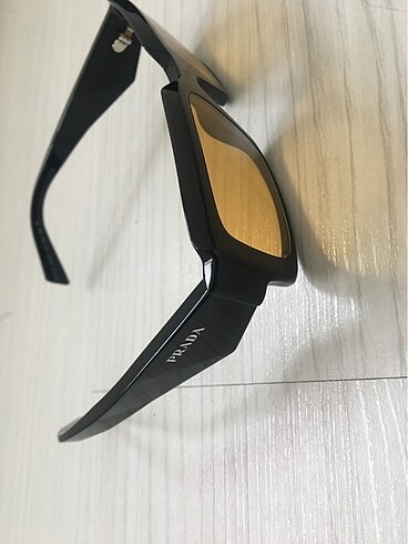 Prada güneş gözlüğü