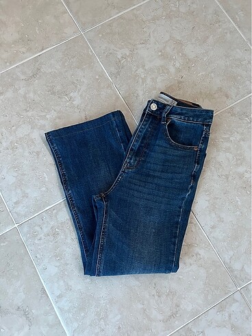 Stradivarius crop flare