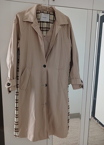 Bershka ekoseli trençkot