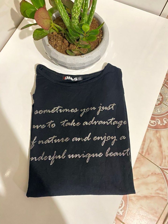 Siyah Baskılı Kadın Tişört - Görsel 2