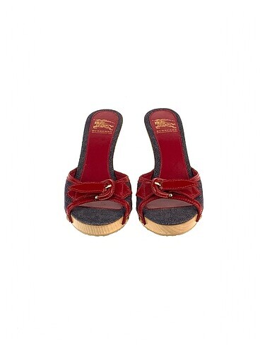 36 Beden Burberry Terlik %70 İndirimli.