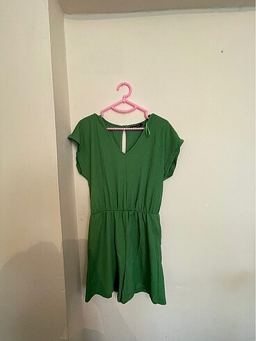 yesil mini sortlu tulum