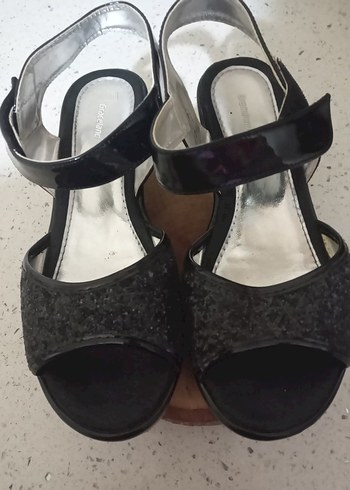 Kız Çocuk Siyah Rugan cırtlı Gotik Tokalı Özel Ayakkabı - Görsel 2