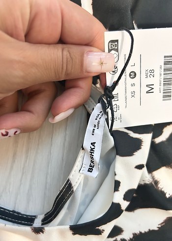 Bershka Siyah Beyaz Desenli Sokak Stili bady - Görsel 2