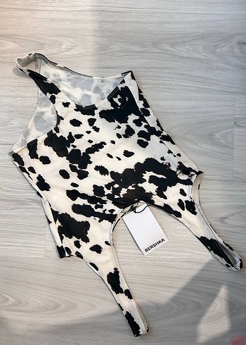 Bershka Siyah Beyaz Desenli Sokak Stili bady - Görsel 3