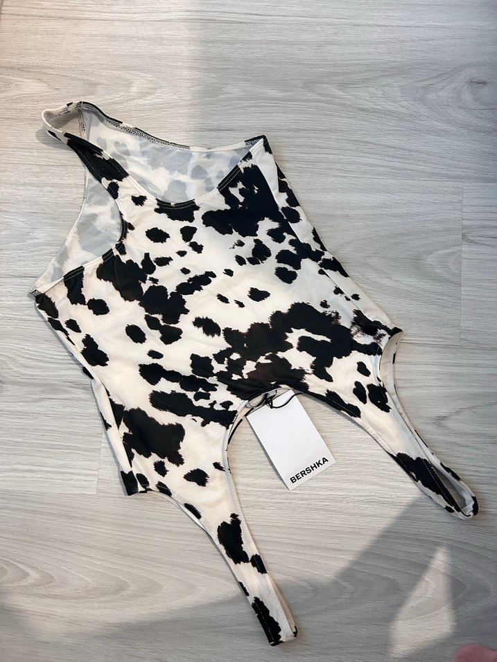 Bershka Siyah Beyaz Desenli Sokak Stili bady - Görsel 3