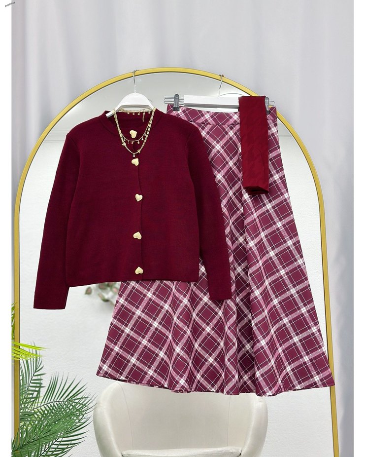 Siyah Düğmeli İnce Triko Hırka ve Ekose Midi Etek - Görsel 5