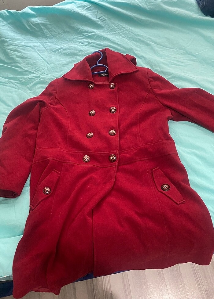 Kırmızı kaban - Görsel 2