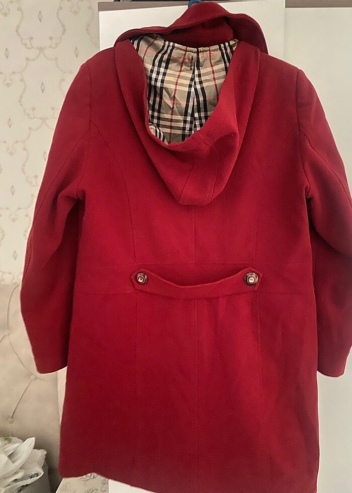 Kırmızı kaban - Görsel 4