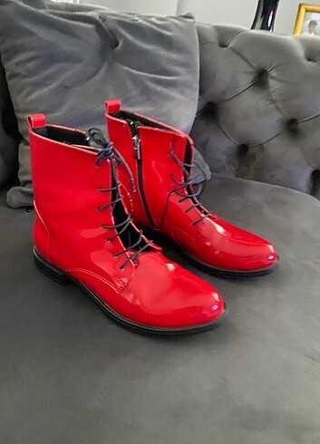 Kırmızı bot ayakkabı 