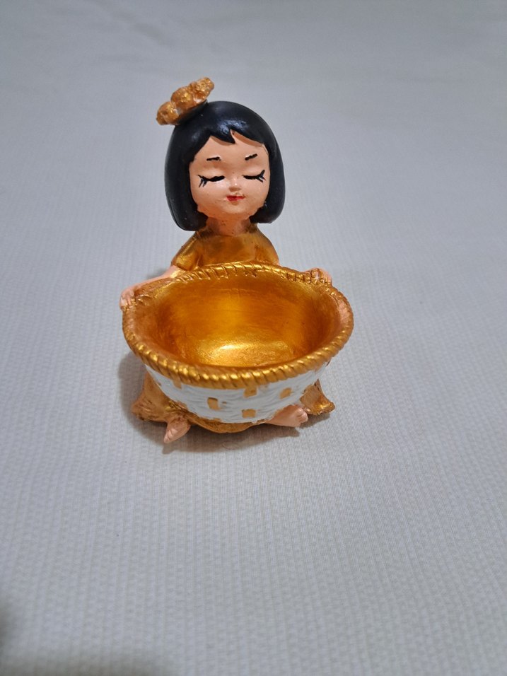 Altın Renk Parlak Kız Figürlü Dekoratif lokumcu kız - Görsel 2