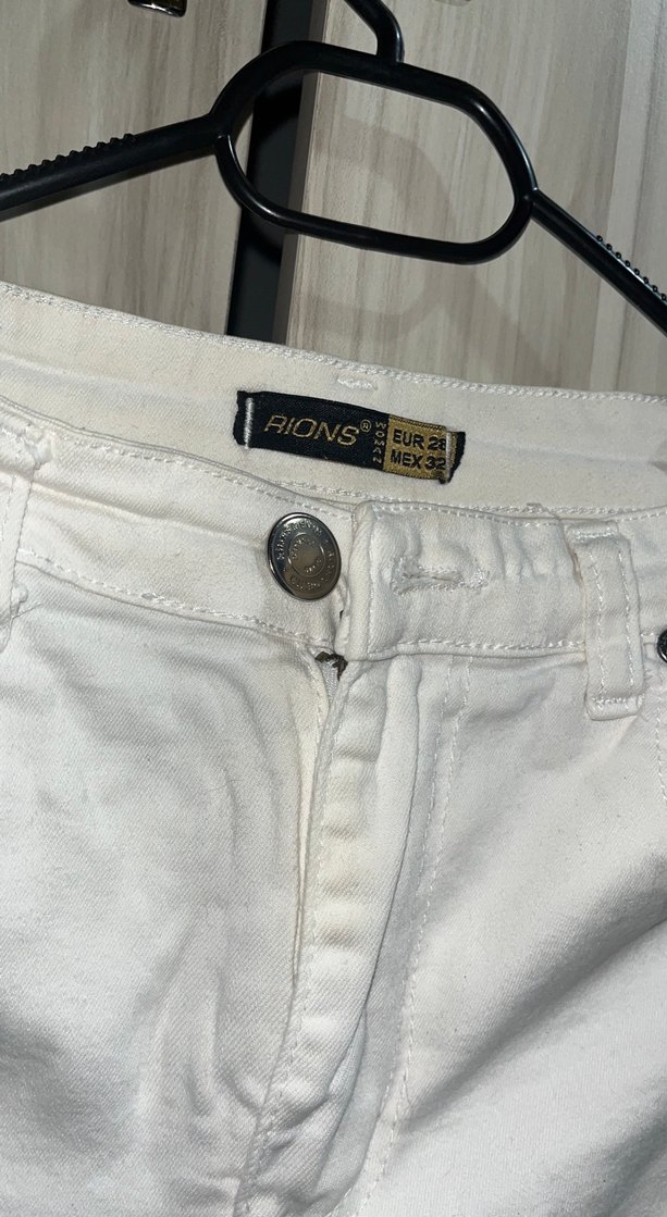 Düğmeli Beyaz Mini Kot Şort - Görsel 2