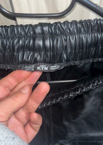 Siyah Deri Kadın Midi Pantolon - Görsel 3