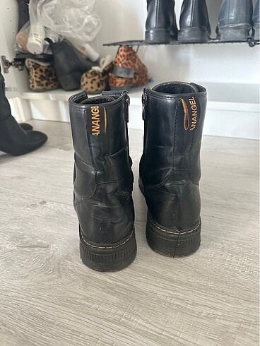 36 Beden siyah Renk Dr martens modelinde bot
