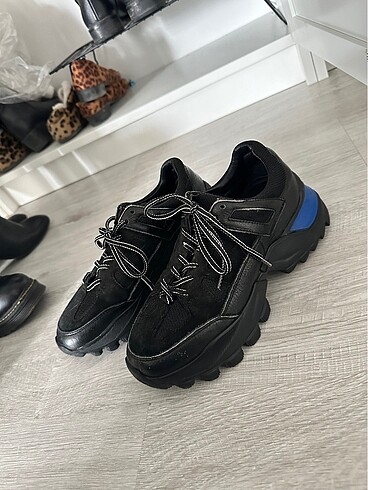 Neslihan Canpolat Neslihan Canpolat gerçek deri sneaker