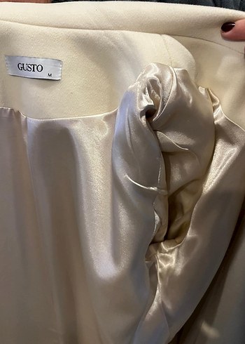 Beyaz Uzun Düğmeli Kadın Kaban - Görsel 4