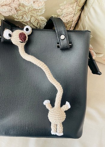 Kahverengi Püsküllü Kadın Anahtarlık sid Amigurumi - Görsel 3