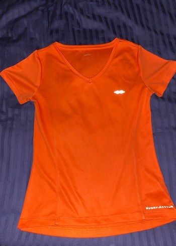 Turuncu V Yakalı Kadın Spor Tişörtü - Görsel 3