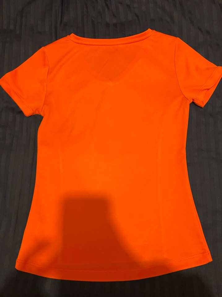 Turuncu V Yakalı Kadın Spor Tişörtü - Görsel 4