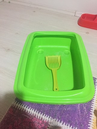 Kedi tuvaleti ve küreği
