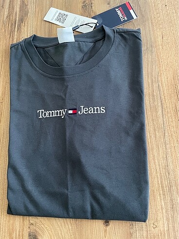 Tommy Hilfiger Erkek Tişört