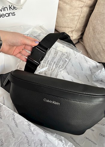  Beden Calvin Klein Siyah Deri Bel Çantası