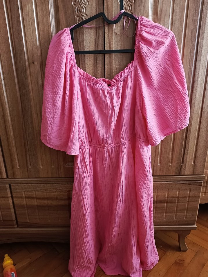 Pembe elbise, hamile kuşlanımına uygun - Görsel 4