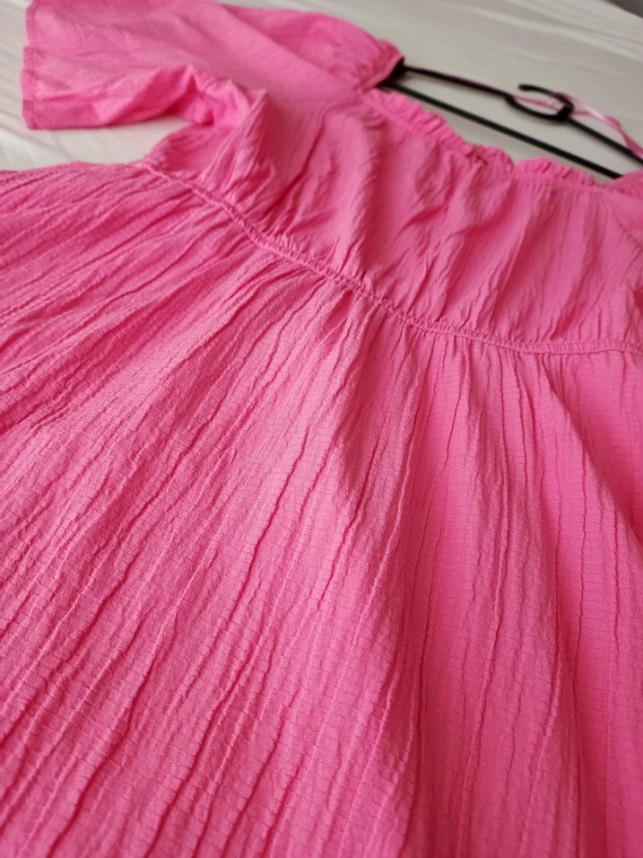 Pembe elbise, hamile kuşlanımına uygun - Görsel 3