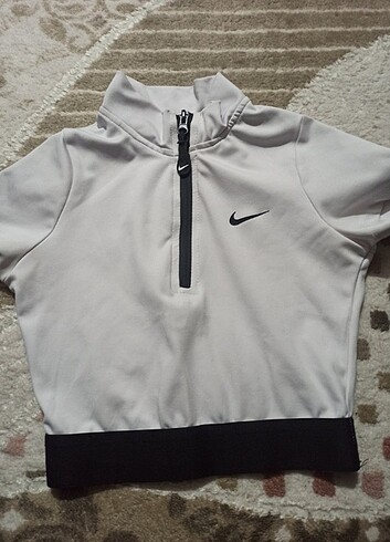 Nike crop