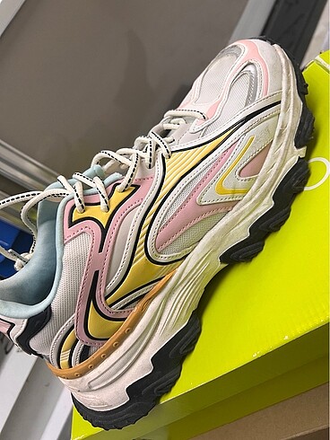 Sneaker