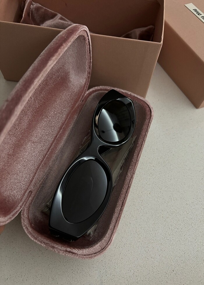 Miu Miu Güneş Gözlüğü - Görsel 3