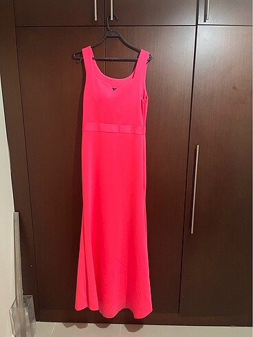 Pembe uzun elbise
