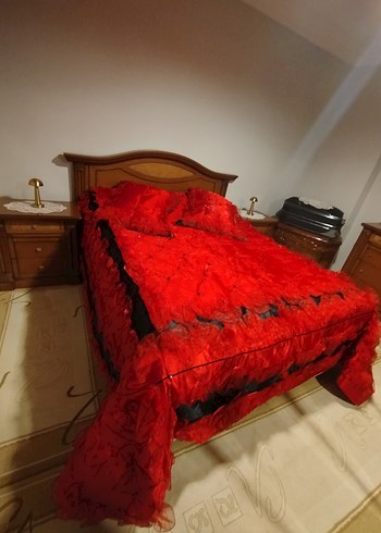 Kırmızı Nakışlı Organze kumaştan Yatak Örtüsü - Görsel 4