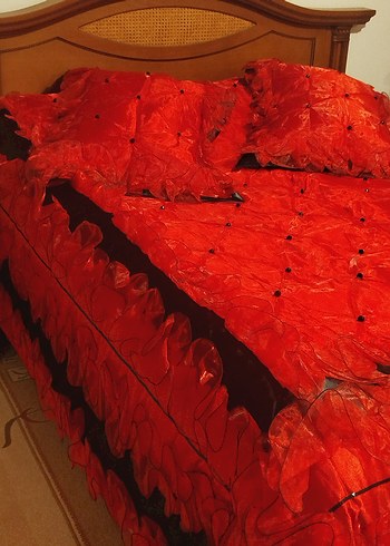 Kırmızı Nakışlı Organze kumaştan Yatak Örtüsü - Görsel 7
