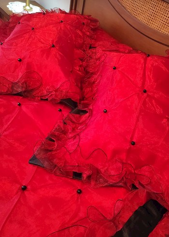 Kırmızı Nakışlı Organze kumaştan Yatak Örtüsü - Görsel 3