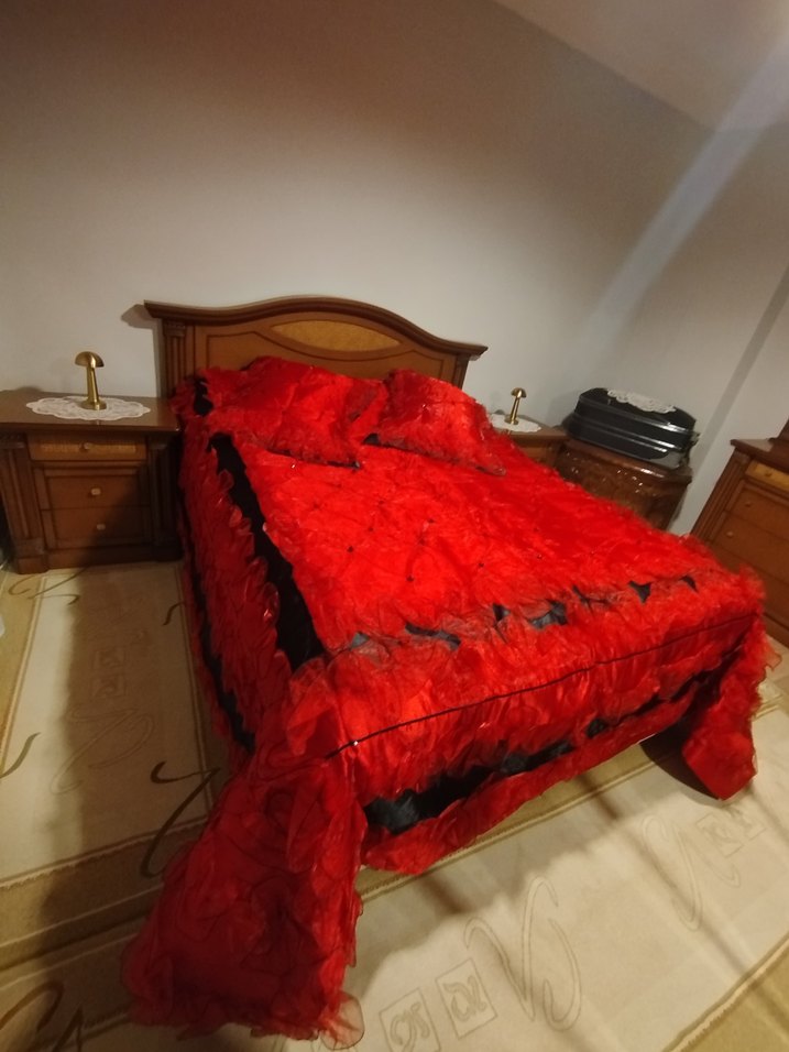 Kırmızı Nakışlı Organze kumaştan Yatak Örtüsü - Görsel 4