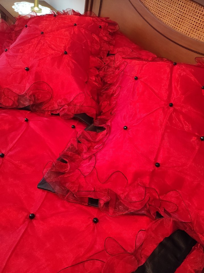 Kırmızı Nakışlı Organze kumaştan Yatak Örtüsü - Görsel 3