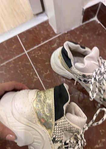 Kadın Beyaz Yılan Derisi Desenli Platform Spor Ayakkabı - Görsel 2