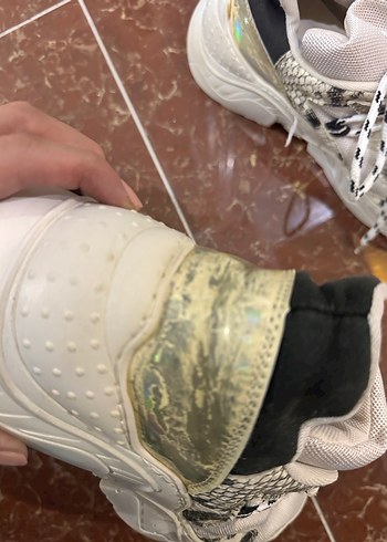 Kadın Beyaz Yılan Derisi Desenli Platform Spor Ayakkabı - Görsel 4