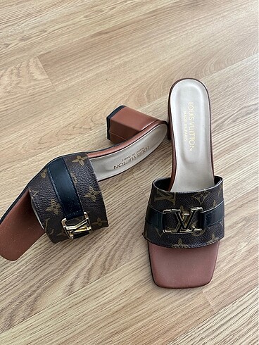 Louis Vuitton İthal topuklu terlik