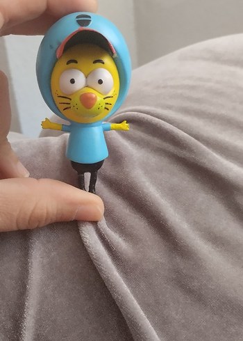 Renkli Sarı Kapüşonlu Aksiyon Figürü