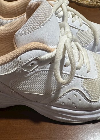 Beyaz Bağcıklı Kadın Spor Ayakkabı - Görsel 2