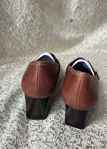 Kahverengi Tokalı Kadın Klasik Deri Ayakkabı - Görsel 9
