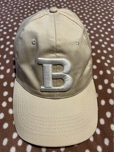 b harfli beyzbol şapkası